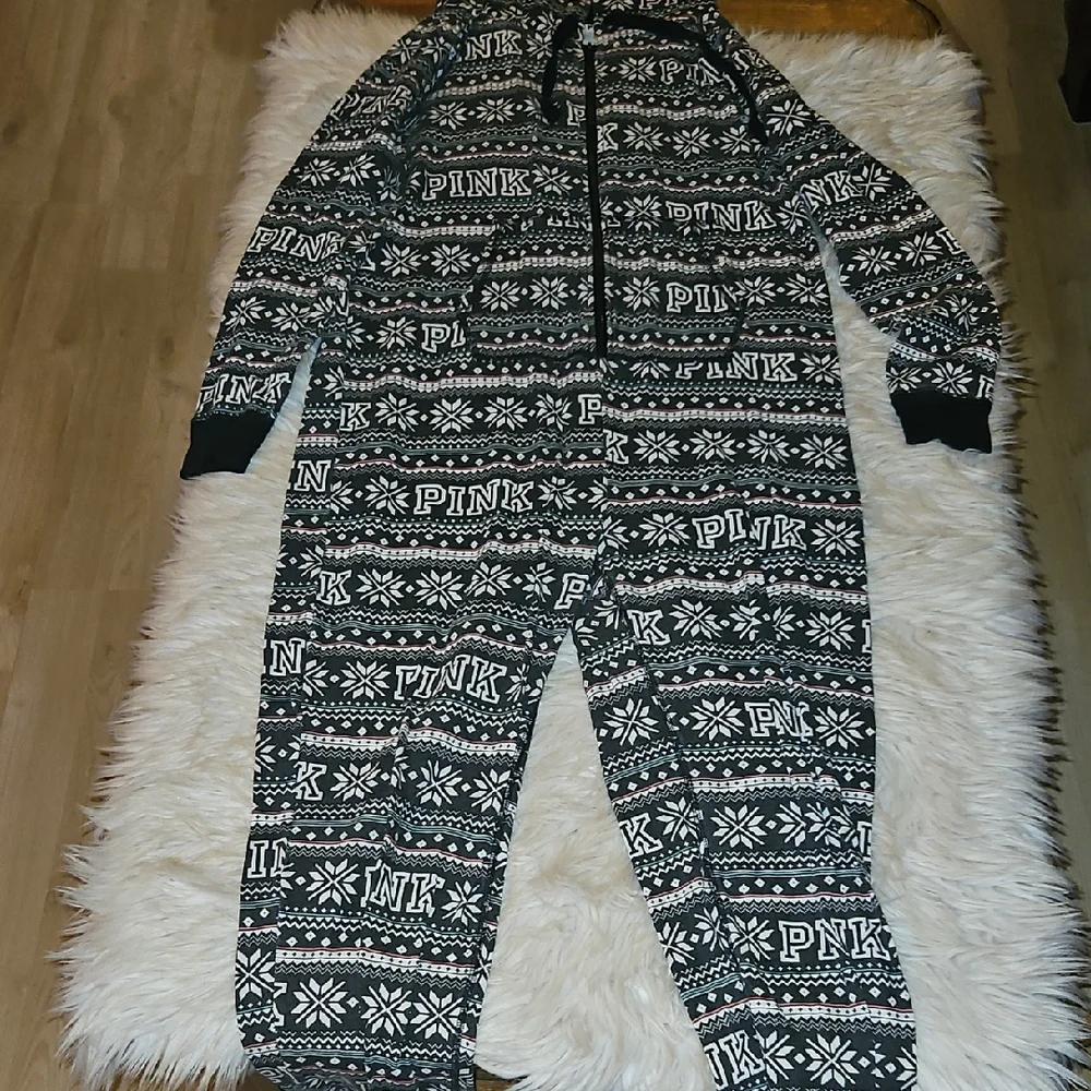 Victoria’s Secret PINK Christmas Onesie | Fair Isle Print | Zip-Up | Size M |